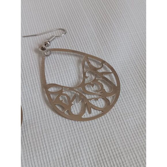 Silver Toned Cutout Arabesque Pattern Thin Metal Teardrop Dangle Drop Earrings - Picture 7 of 7